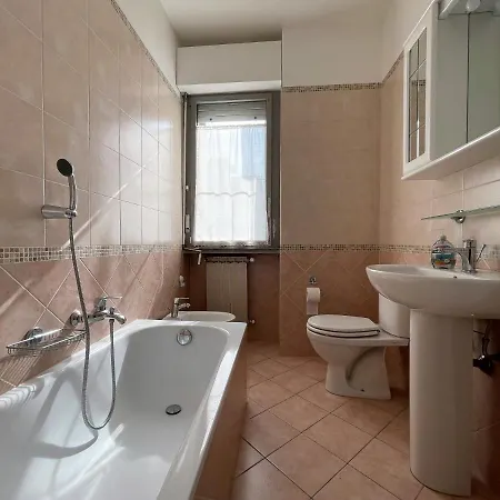 Stefano's Guests House: 2 Bedrooms & Parking In