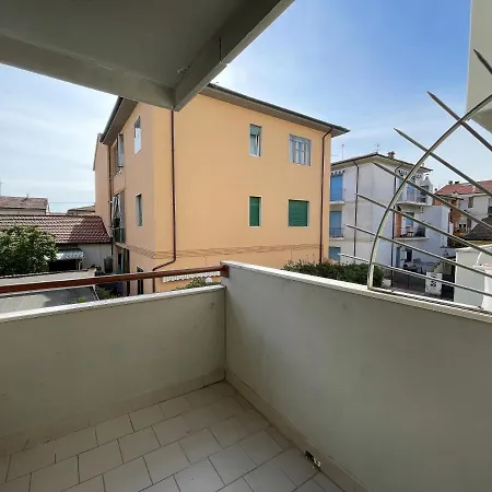 Stefano's Guests House: 2 Bedrooms & Parking In * Viareggio
