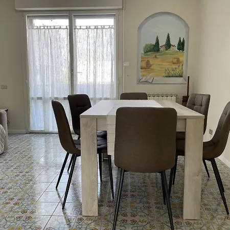 Apartment Stefano's Guests House: 2 Bedrooms & Parking In Viareggio