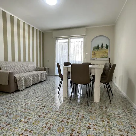 Stefano's Guests House: 2 Bedrooms & Parking In *