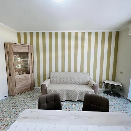 Stefano's Guests House: 2 Bedrooms & Parking In *