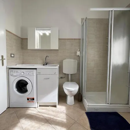 Stefano's Guests House: 2 Bedrooms & Parking In