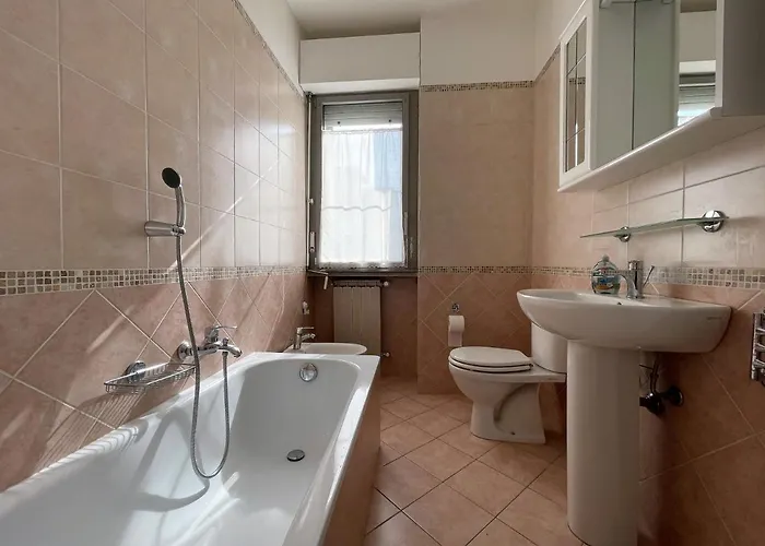 Stefano's Guests House: 2 Bedrooms & Parking In