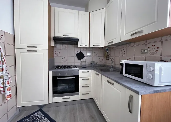 Apartment Stefano's Guests House: 2 Bedrooms & Parking In