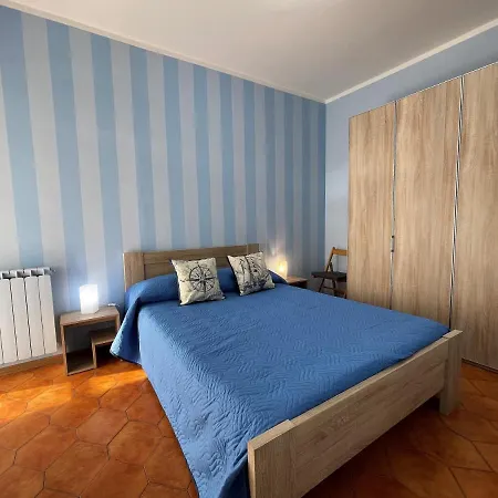Stefano's Guests House: 2 Bedrooms & Parking In Apartamento